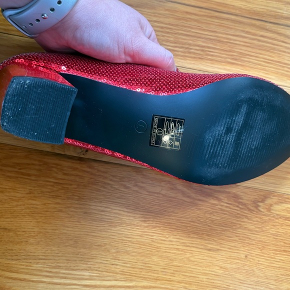 Dorothy Ruby red slippers heels - Picture 4 of 7